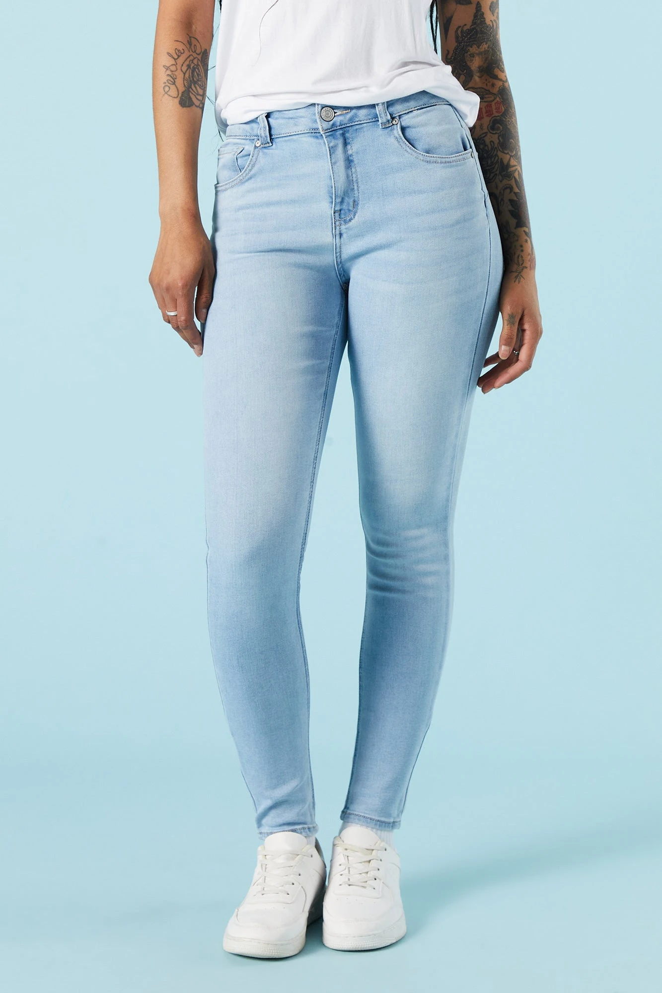 Light Wash Rio Mid Rise Skinny Jean - Image 2